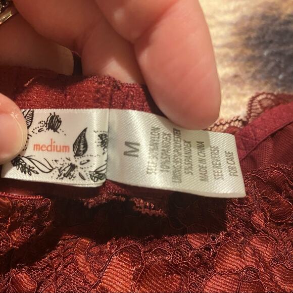 Wishlist Halter Top Lace Triangle Bralette Women's Size Medium Dark Red Unpadded - Picture 8 of 10